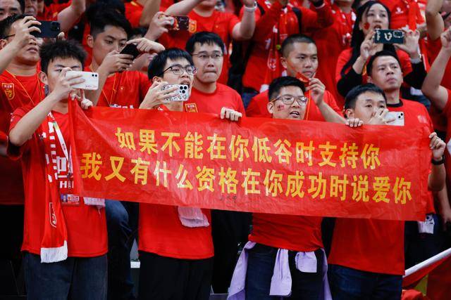 曼联主场平热刺，卡里克压力倍增，球队状态堪忧
